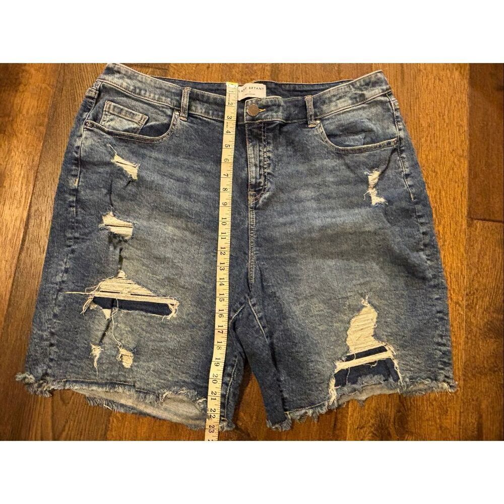 Lane Bryant 20 denim boyfriend Bermuda Jean shorts distressed cutoffs - Picture 7 of 9